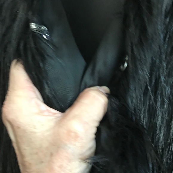 🖤”NWOT”🖤 BLACK FAUX FUR VEST . . . - Picture 4 of 6